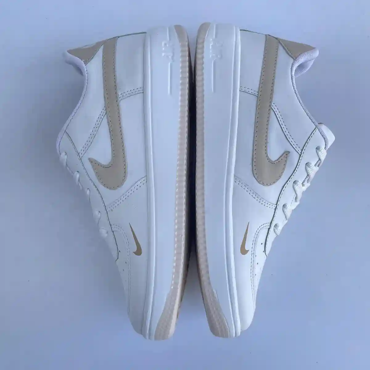 کفش اسپرت  زنانه و مردانه نایک ایر nike air سفید کرم کد 187
